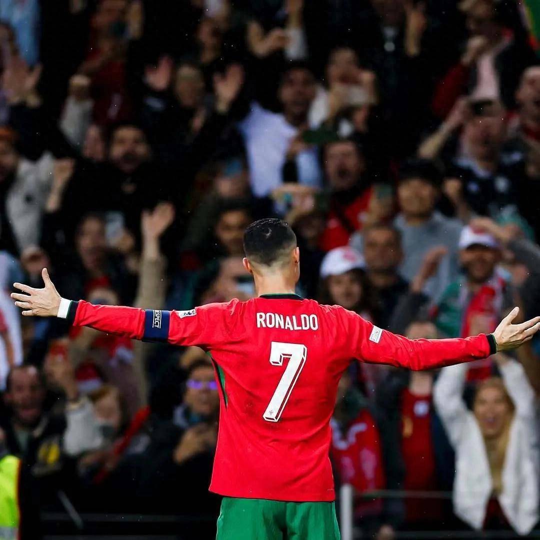 开云体育真人 - C罗回归赛场，赛况扑朔迷离首场状态亮眼，独行侠观众沸腾！